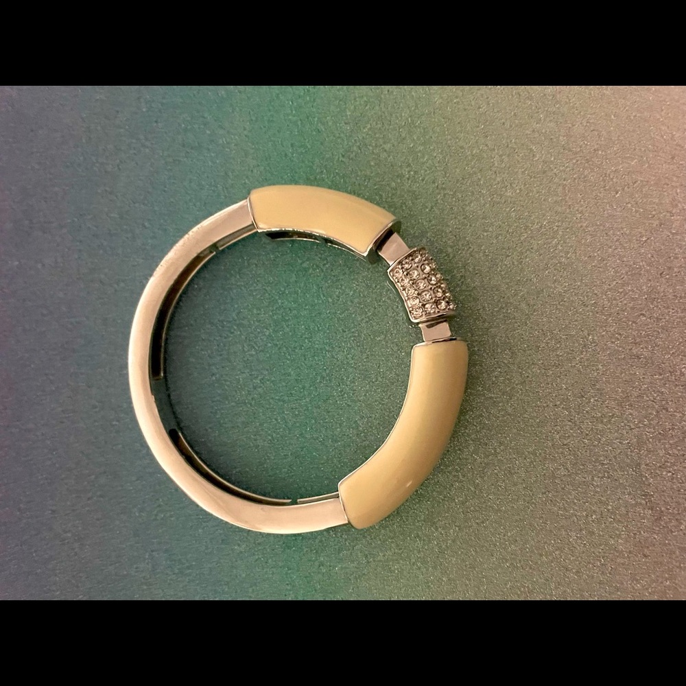 Lia Sophia Stretch bracelet.excellent condition.